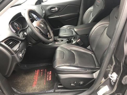 Used 2022 Jeep Cherokee Trailhawk w/ Premium Leather Package image 9