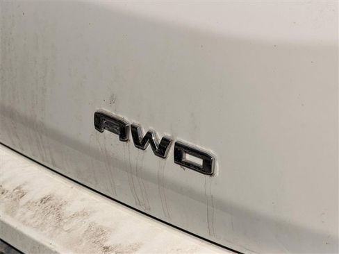 Used 2022 GMC Terrain SLT image 13