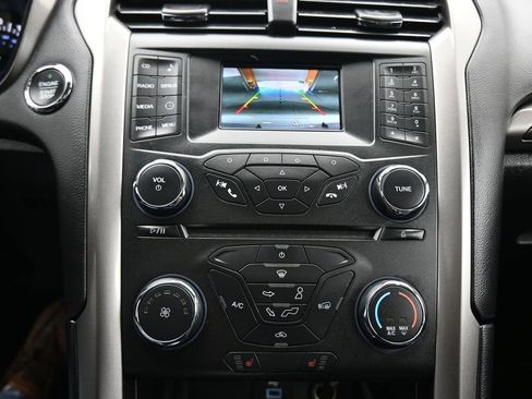 Used 2017 Ford Fusion SE image 18