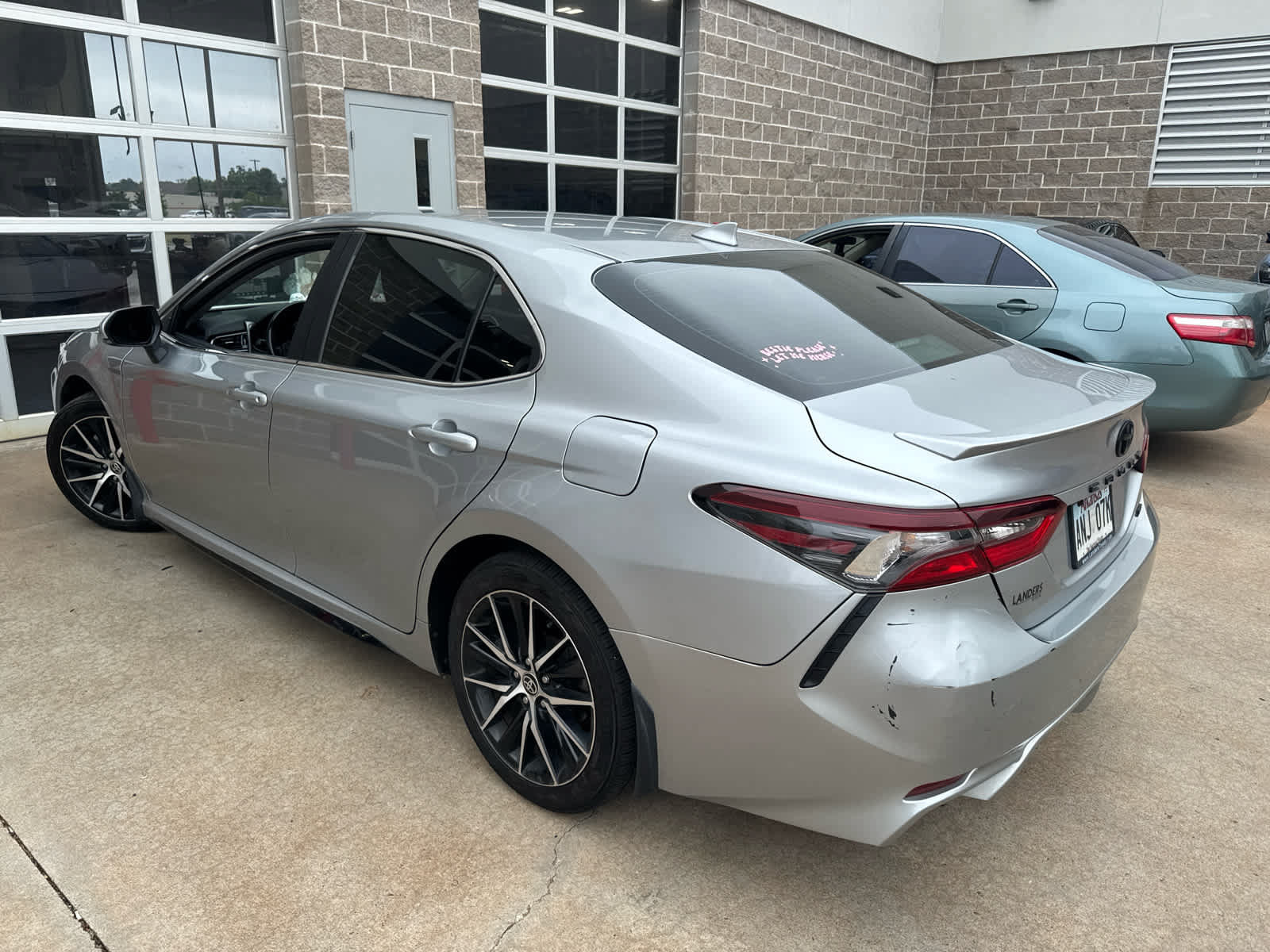 Used 2023 Toyota Camry SE FWD image 4