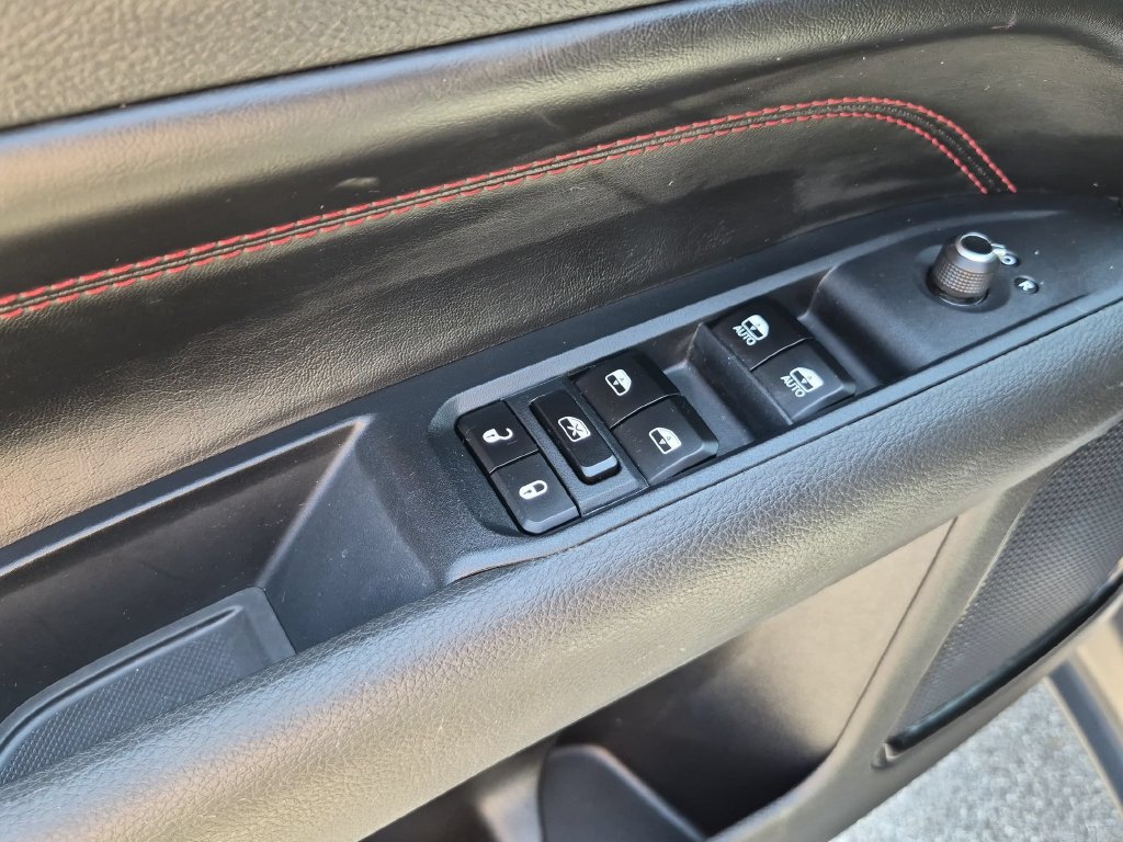 Used 2025 Jeep Compass Trailhawk AWD/4WD image 13