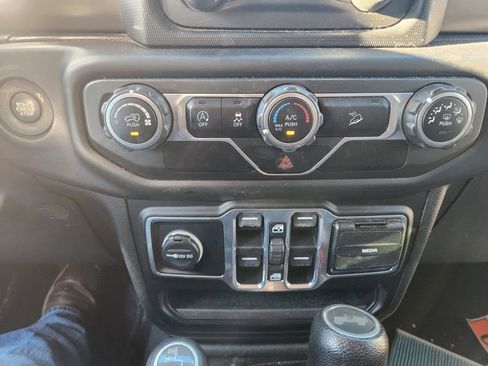 Used 2020 Jeep Wrangler Unlimited Sport S image 17