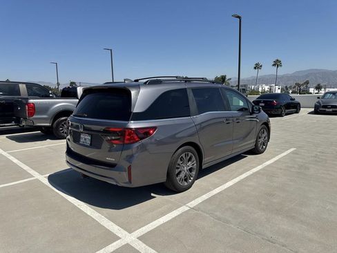 Used 2026 Honda Odyssey Touring image 9