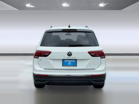 Certified 2022 Volkswagen Tiguan SE w/ Panoramic Sunroof Package FWD image 9