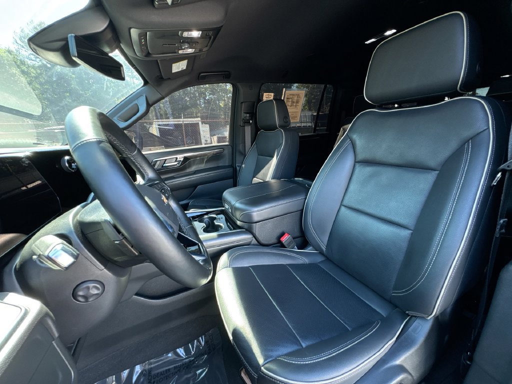 Used 2025 Chevrolet Suburban Premier w/ LPO, Illumination Package RWD image 13