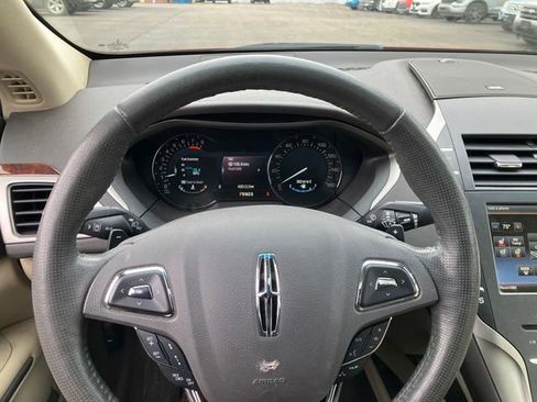 Used 2014 Lincoln MKZ image 7