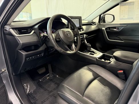 Used 2021 Toyota RAV4 XLE Premium AWD/4WD image 9