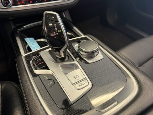 Used 2018 BMW 740i xDrive 740i xDrive image 22