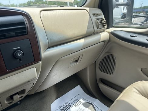 Used 2005 Ford F250 Lariat RWD image 32