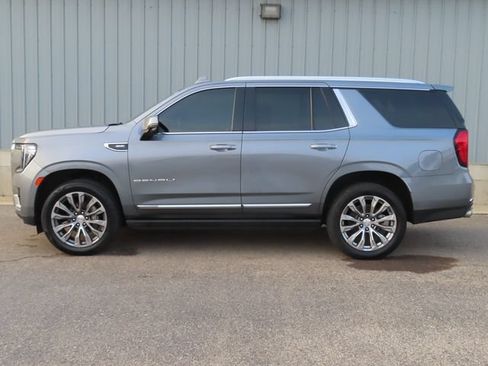 Used 2021 GMC Yukon Denali w/ Denali Premium Package AWD/4WD image 9