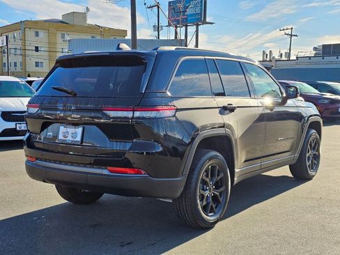 New 2026 Jeep Grand Cherokee Altitude image 8