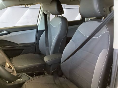 Used 2024 Volkswagen Taos SE image 8