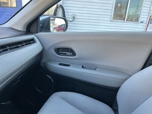 Used 2017 Honda HR-V EX image 11