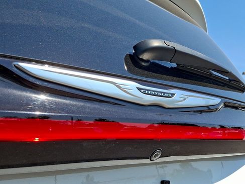 Used 2022 Chrysler Pacifica Pinnacle AWD/4WD image 32