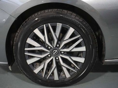 Used 2023 Nissan Altima 2.5 SV image 9