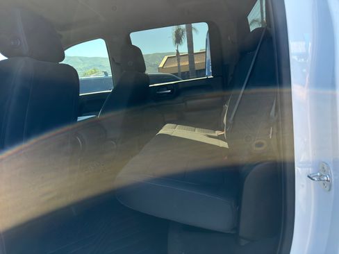 Used 2022 Chevrolet Silverado 2500 LT w/ Convenience Package image 21