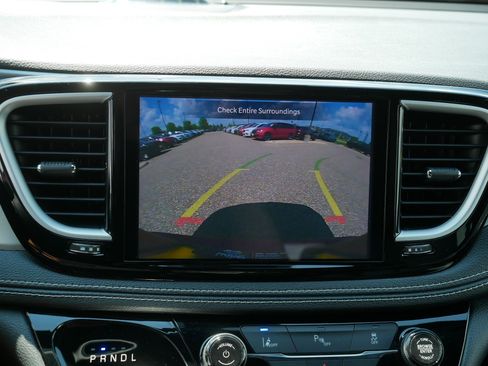 Used 2023 Chrysler Pacifica Touring-L w/ S Appearance Package FWD image 27