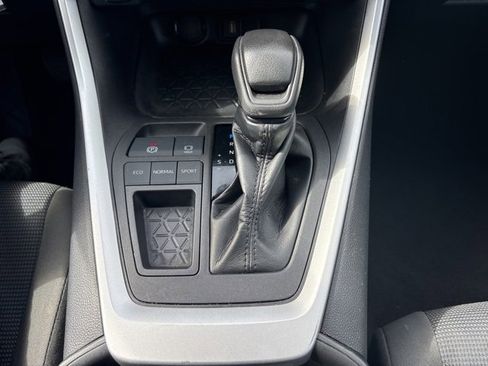 Used 2022 Toyota RAV4 LE image 27