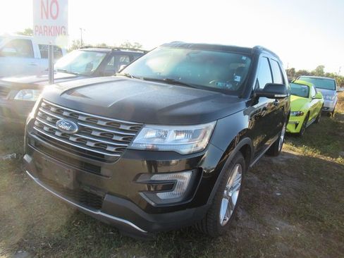 Certified 2017 Ford Explorer XLT w/ Equipment Group 202A image 3