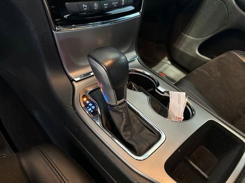 Used 2020 Jeep Grand Cherokee Altitude AWD/4WD image 27