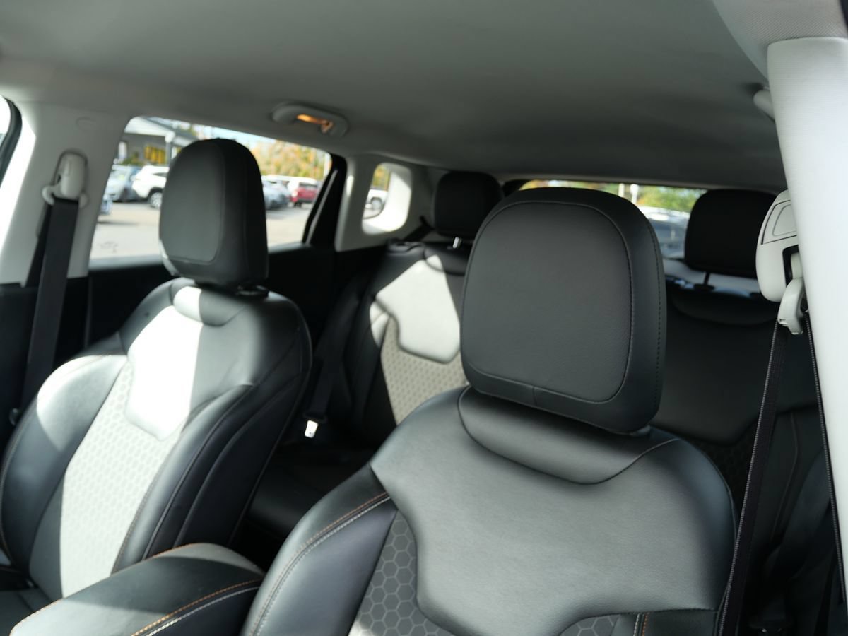 Used 2018 Jeep Compass Latitude w/ Cold Weather Group AWD/4WD image 11