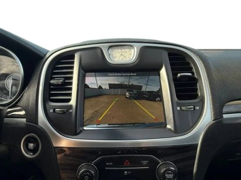 Used 2019 Chrysler 300 Touring RWD image 29