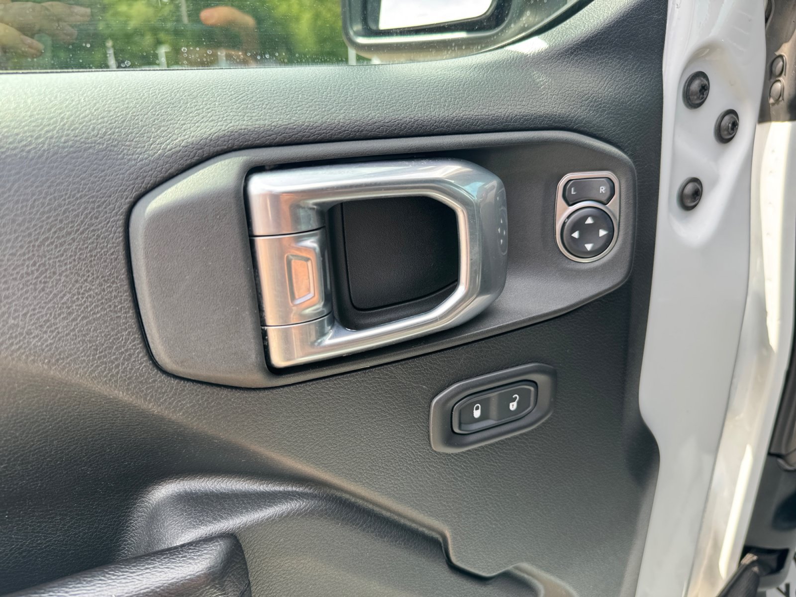 Used 2021 Jeep Wrangler Rubicon AWD/4WD image 17