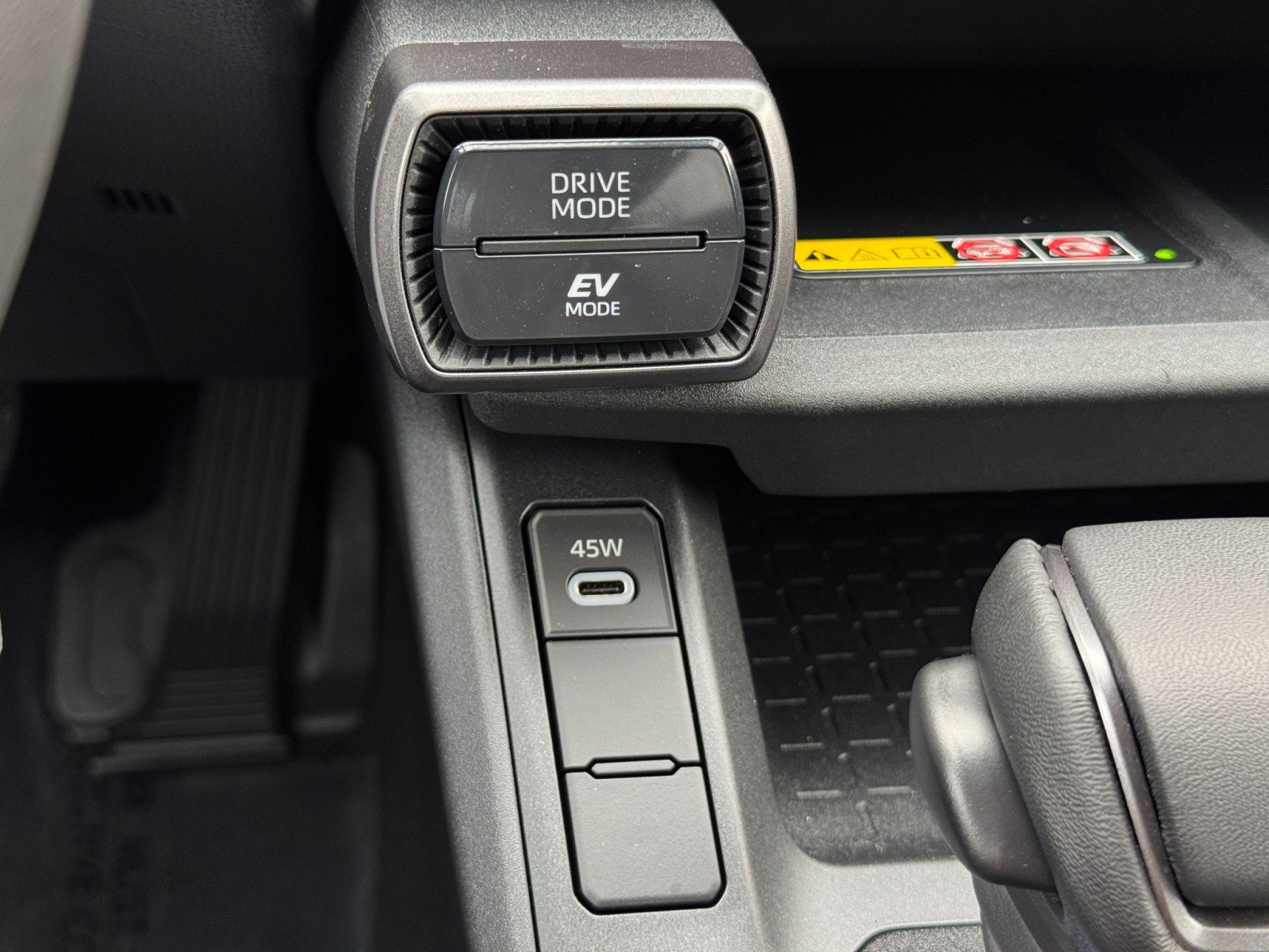 Used 2026 Toyota RAV4 XLE Premium w/ Weather Package AWD/4WD image 27