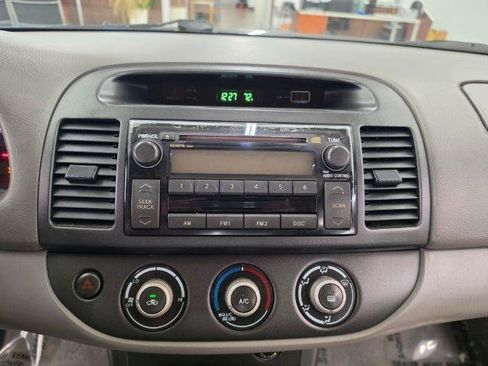 Used 2005 Toyota Camry FWD image 14