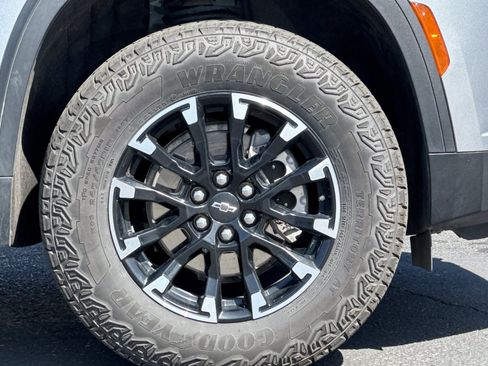 Used 2025 Chevrolet Traverse Z71 image 43