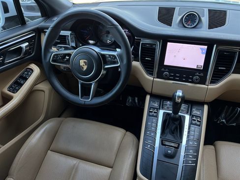 Used 2017 Porsche Macan S image 21