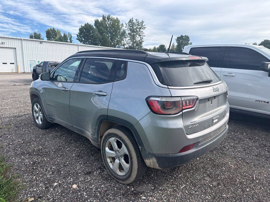Used 2018 Jeep Compass Latitude w/ Cold Weather Group AWD/4WD image 3