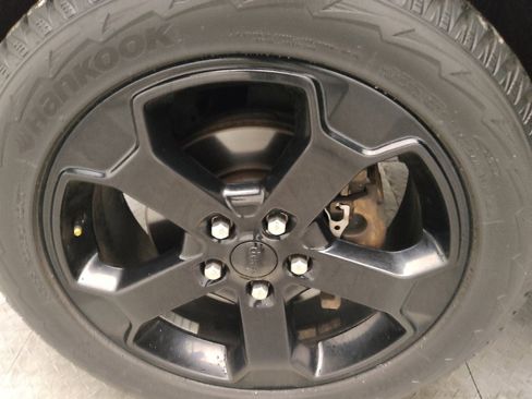 Used 2019 Jeep Grand Cherokee Laredo image 31