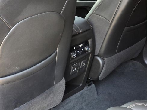 Used 2021 Chevrolet Traverse RS FWD image 25