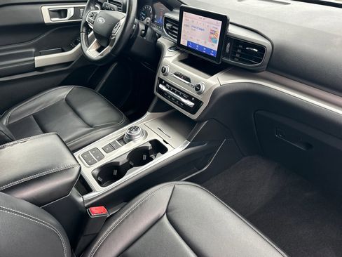 Used 2020 Ford Explorer XLT w/ Equipment Group 202A image 16