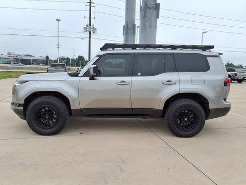 Used 2025 Lexus GX 550 w/ Accessory Package (2T) AWD/4WD image 9