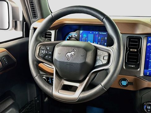 Used 2024 Ford Bronco Outer Banks w/ Sasquatch Package AWD/4WD image 18