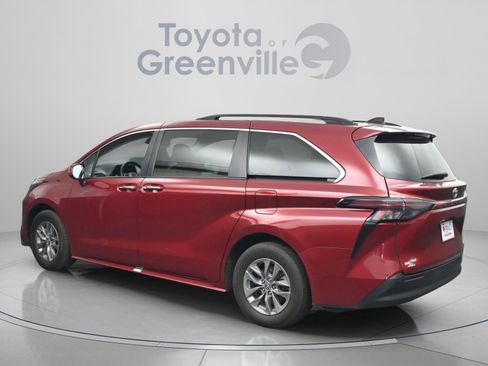 Certified 2023 Toyota Sienna XLE FWD image 7