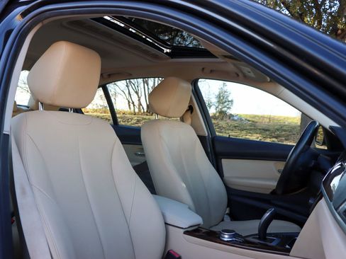 Used 2018 BMW 320i Sedan image 21