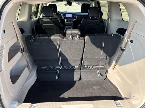 Used 2023 Chrysler Pacifica Touring-L image 25