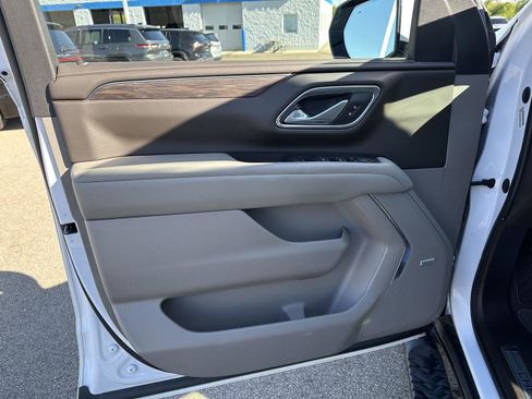 Used 2023 Chevrolet Tahoe Z71 w/ Luxury Package AWD/4WD image 18