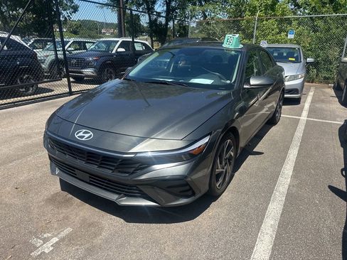 Certified 2024 Hyundai Elantra SEL w/ Convenience Package FWD image 3