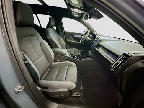 Used 2023 Volvo XC40 Recharge Plus image 34