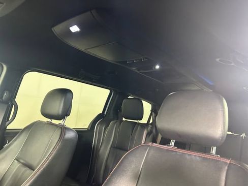 Used 2020 Dodge Grand Caravan GT FWD image 13