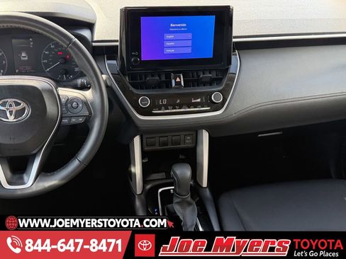 Used 2025 Toyota Corolla Cross LE image 17