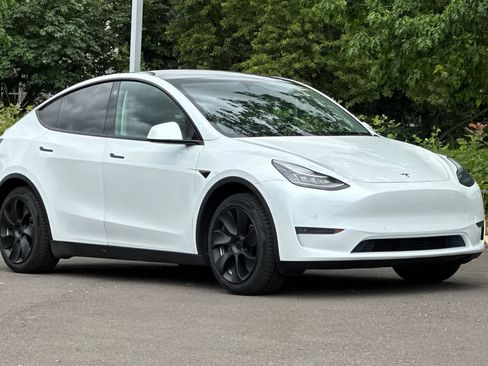 Used 2021 Tesla Model Y Long Range AWD/4WD image 9