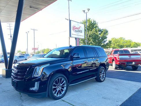 Used 2020 Cadillac Escalade Luxury w/ Escalade Sport Edition AWD/4WD image 2