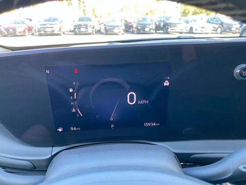 Used 2025 Buick Envista Sport Touring image 40