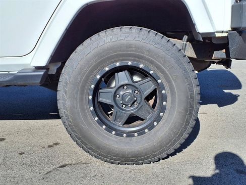 Used 2018 Jeep Wrangler Unlimited Rubicon w/ Connectivity Group AWD/4WD image 5