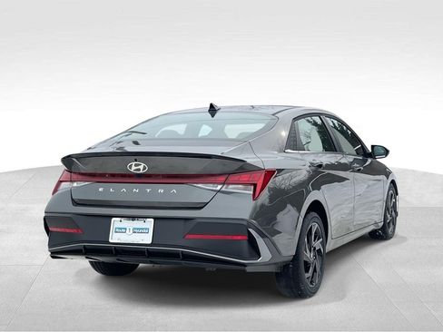 New 2026 Hyundai Elantra SEL Sport image 4